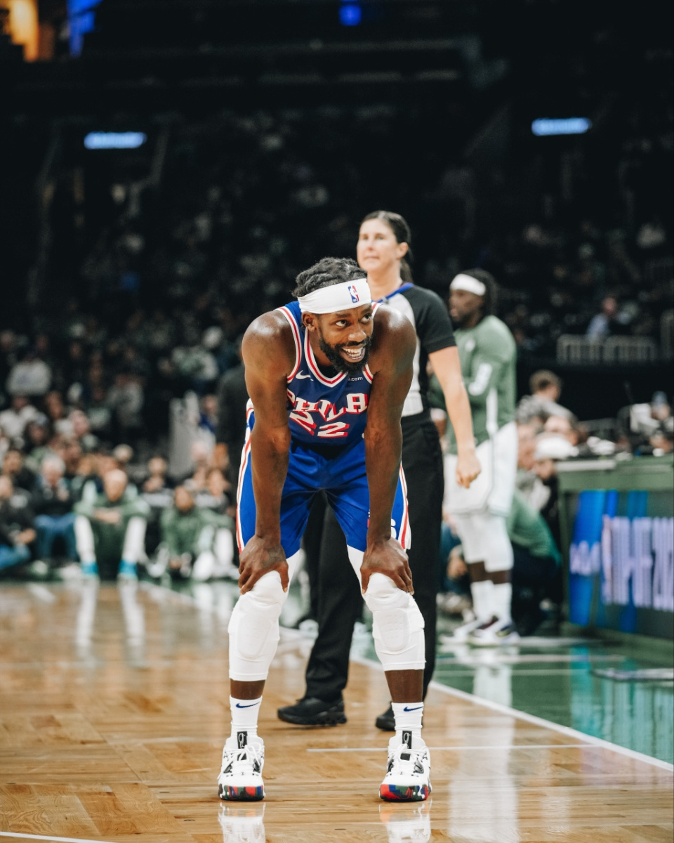 爱游戏在线-76人力克新疆队，布克状态火热