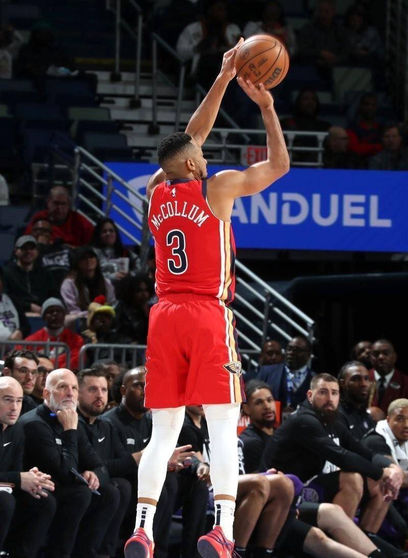 爱游戏tv-鹈鹕碾压尼克斯,麦科勒姆统治全场