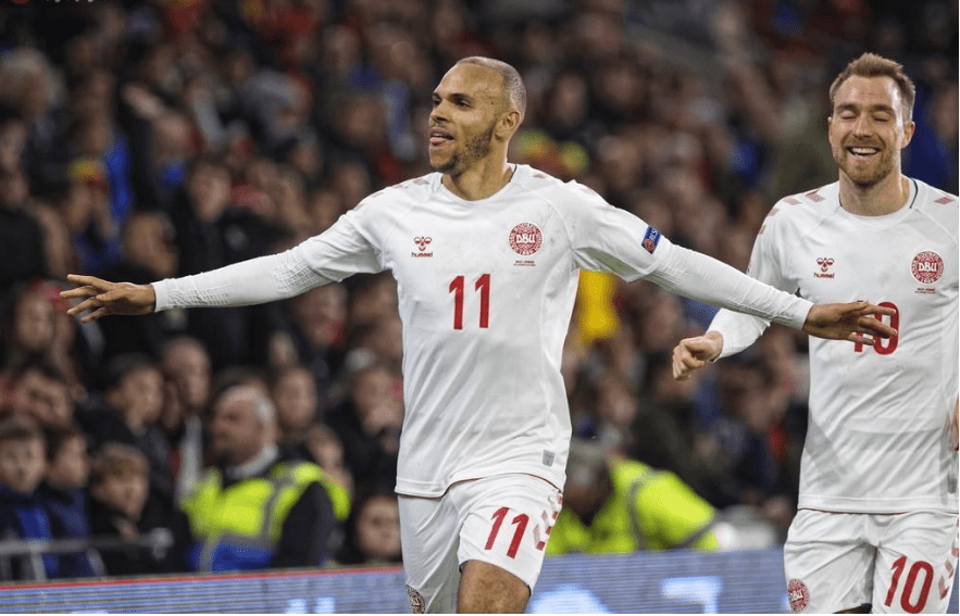 爱游戏在线-丹麦队鏖战韩国队，黄鸭组合惊艳四座