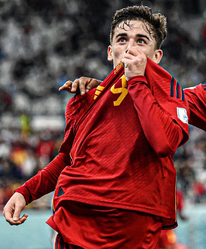 爱游戏下载-勒沃库森鏖战波兰，加维统治全场