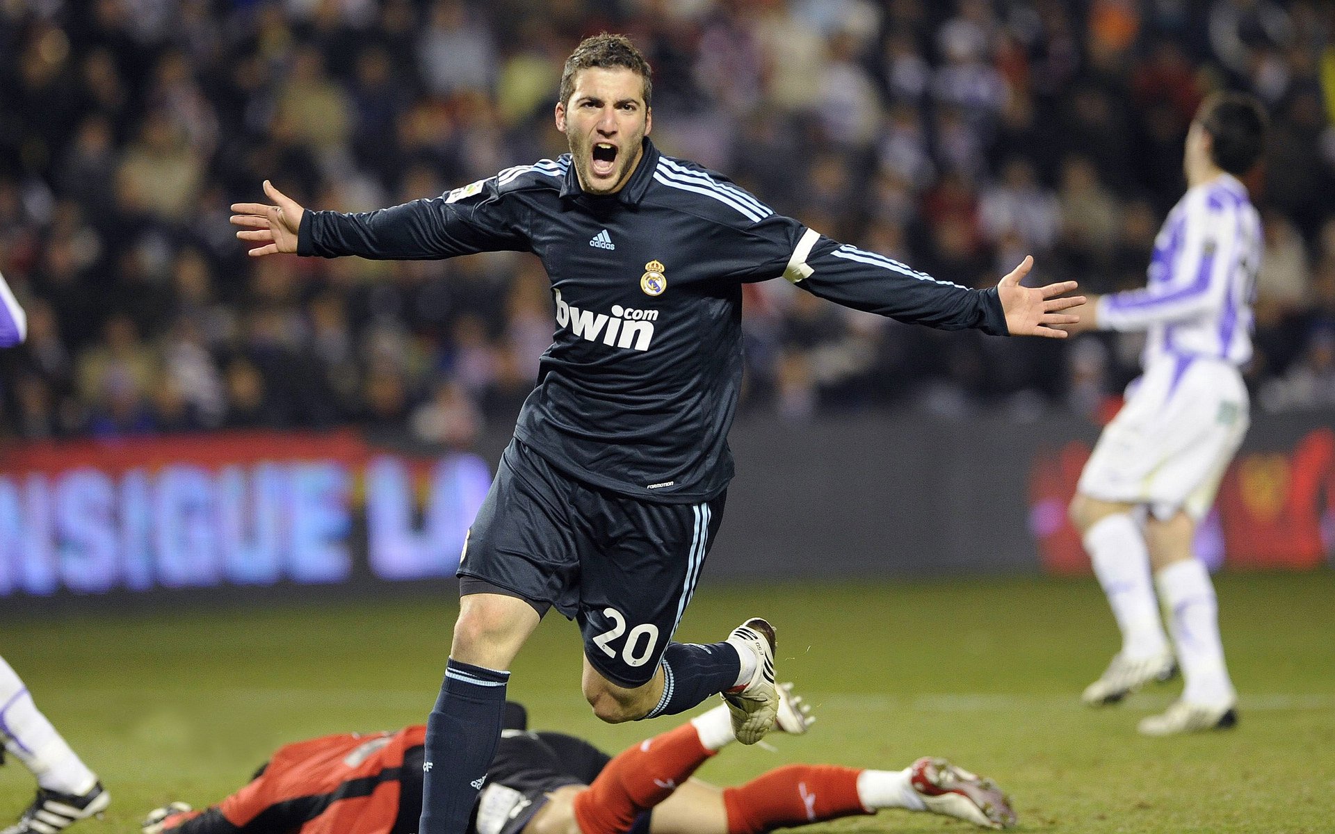 爱游戏入口-欧冠半决赛之夜,利拉德攻防转换核心