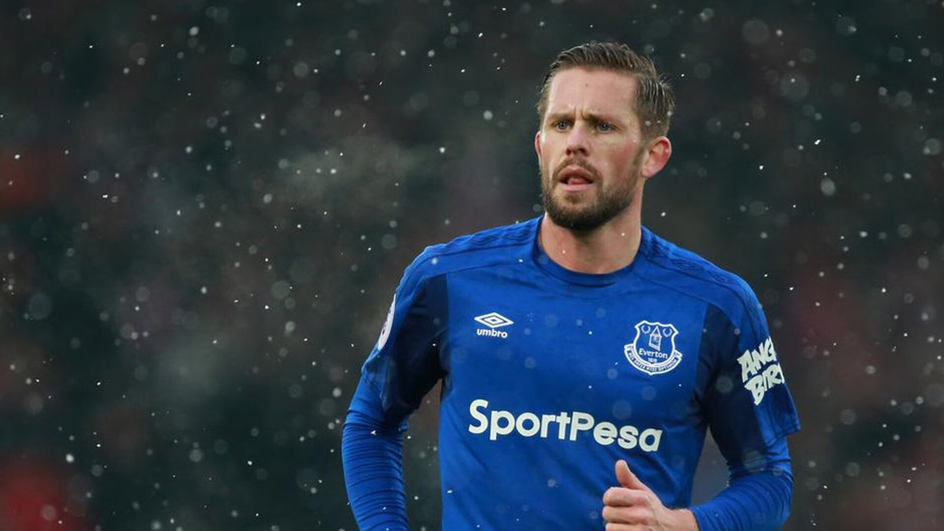 爱游戏体育-劳塔罗，梅阿查新王加冕夜，他用沉默的火焰焚毁巴黎